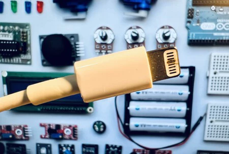 como funciona el pin de carga en un iphone y por que es importante