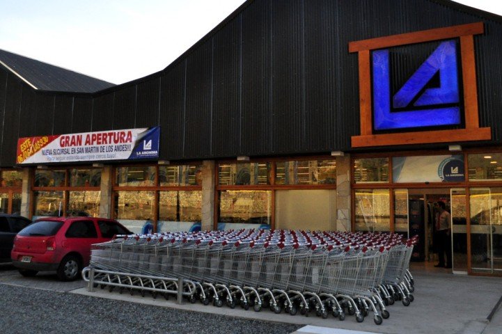 cual es la sucursal de la anonima en las grutas y su horario
