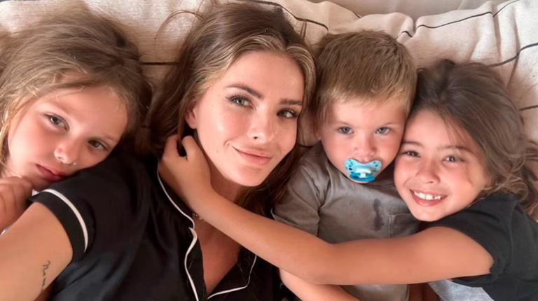 cuantos hijos tiene la china suarez y quienes son sus padres