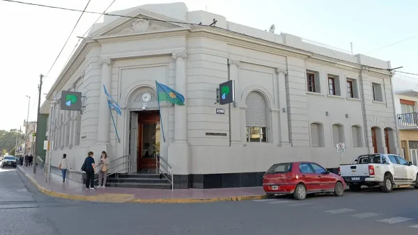 donde queda el banco provincia en villa adelina y cuales son sus horarios