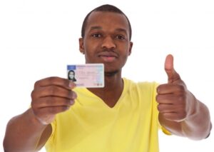 puedo obtener licencia profesional con antecedentes penales
