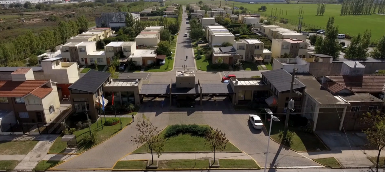 que ofrece los robles en monte grande para visitar o vivir