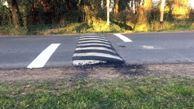 que significa la senal de lomo de burro en las rutas argentinas